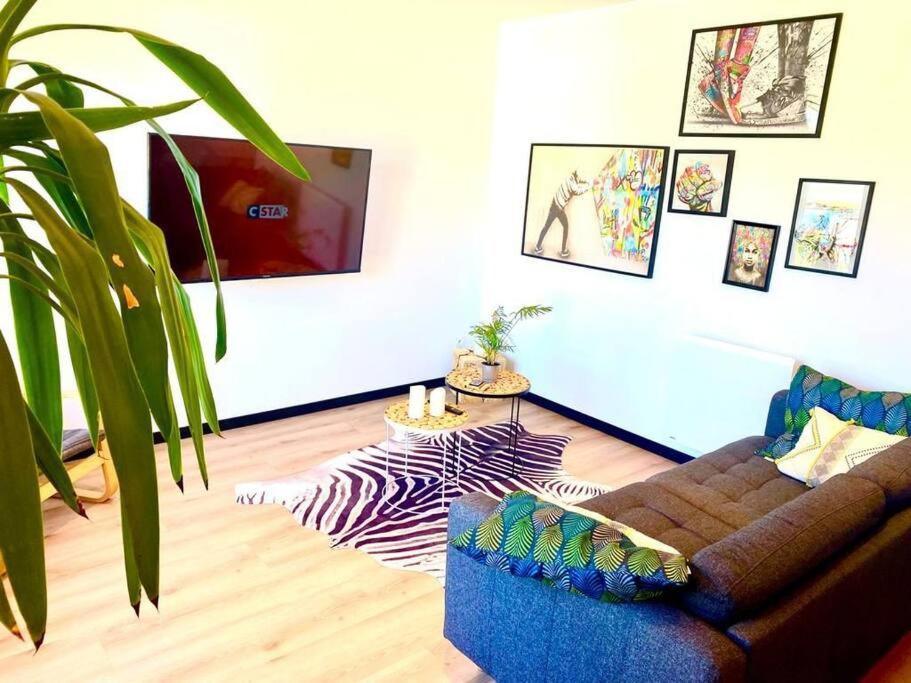 *Superbe Appartement Moderne* Lourdes Luaran gambar
